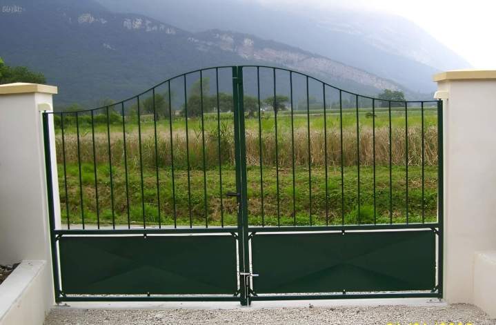 Portail métallique vert Renage