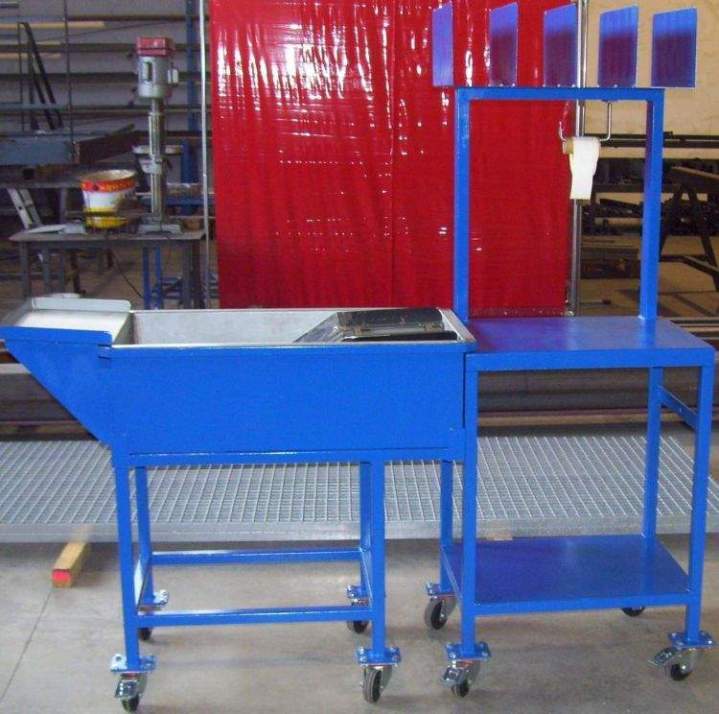 Structure métallique bleue sur roulettes Renage